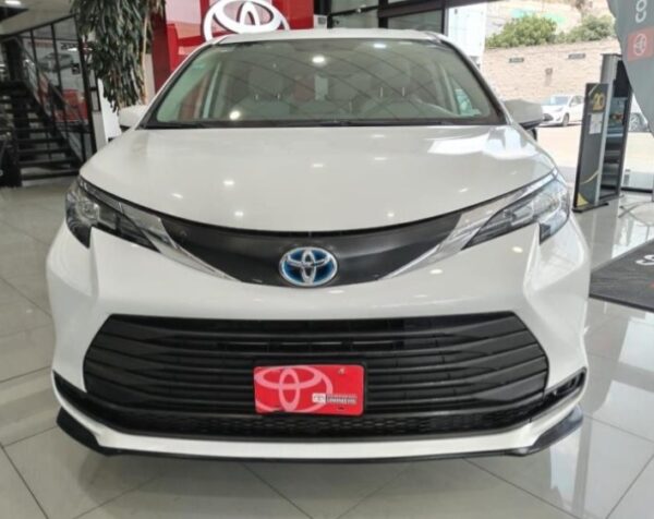 Toyota Sienna Hybrid 2021 - Image 2
