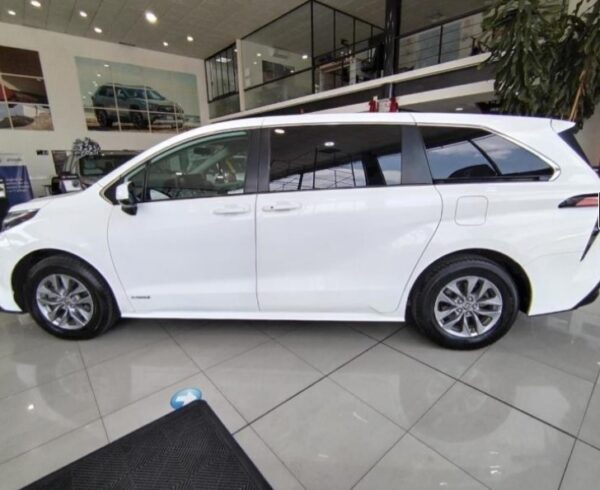 Toyota Sienna Hybrid 2021 - Image 4