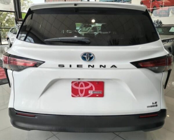 Toyota Sienna Hybrid 2021 - Image 6