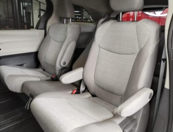 Toyota Sienna Hybrid 2021 - Image 12