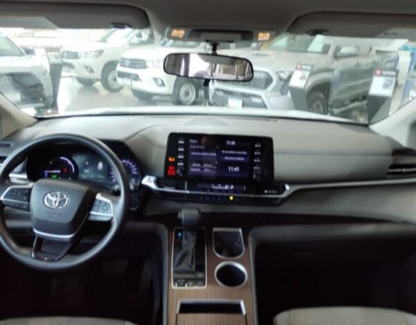 Toyota Sienna Hybrid 2021 - Image 9