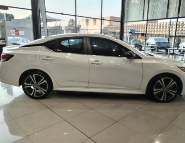 Nissan Sentra 2022 - Image 8
