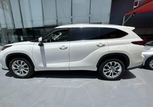 Toyota HIGHLANDER LIMITED PR 2021 - Image 4