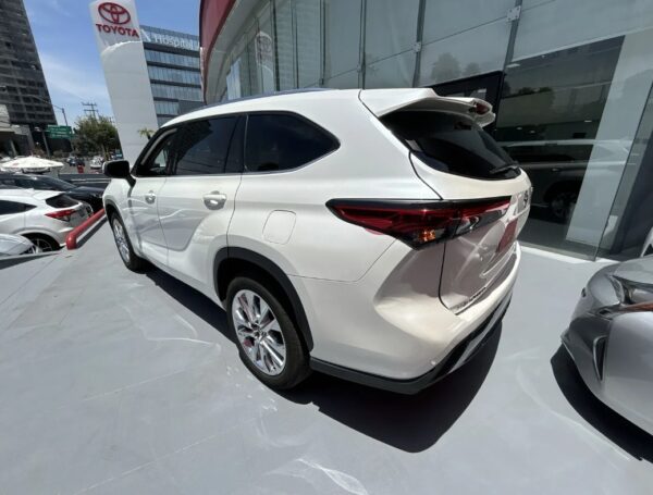 Toyota HIGHLANDER LIMITED PR 2021 - Image 5