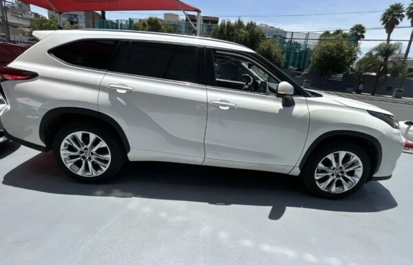 Toyota HIGHLANDER LIMITED PR 2021 - Image 6