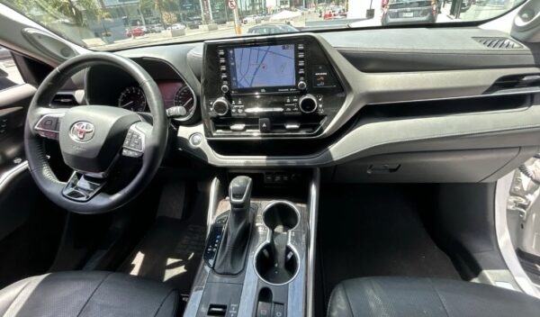 Toyota HIGHLANDER LIMITED PR 2021 - Image 8