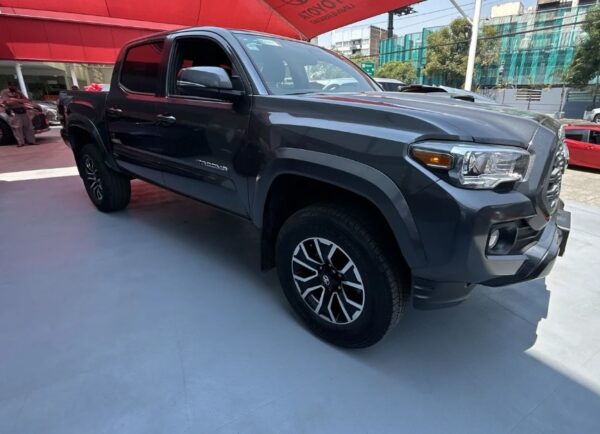 Toyota TACOMA 2022 - Image 2