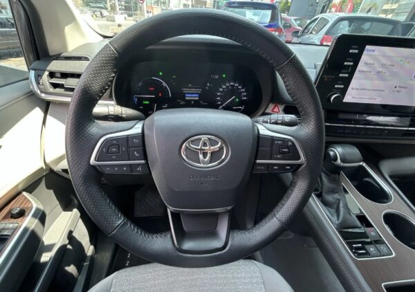 Toyota SIENNA XLE 2021 T - Image 7