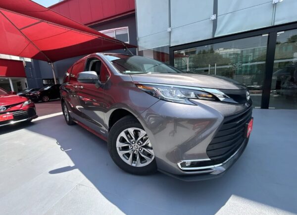 Toyota SIENNA XLE 2021 T