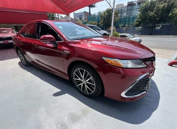Toyota CAMRY XLE HV 2021 - Image 2