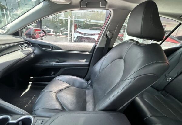 Toyota CAMRY XLE HV 2021 - Image 6