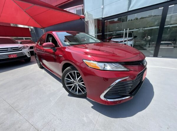 Toyota CAMRY XLE HV 2021